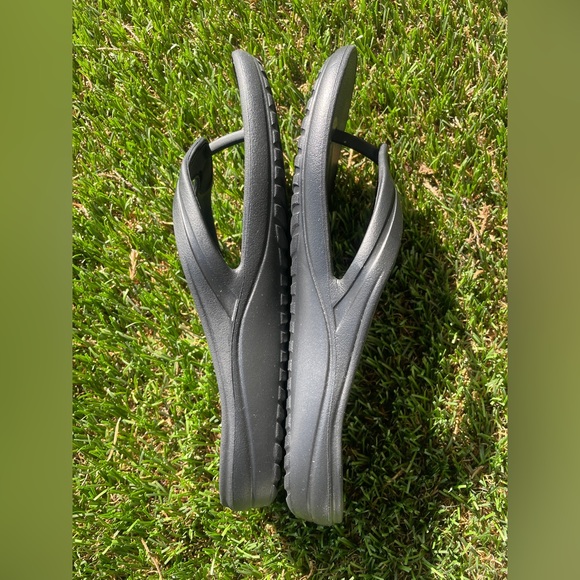 Sketchers Black Foamies flip-flops Sz 5 - Picture 2 of 5